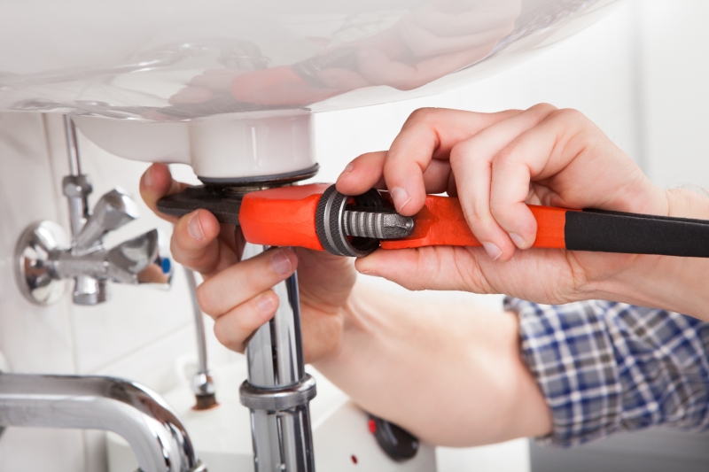 Emergency plumber attending a job in Bloomsbury
